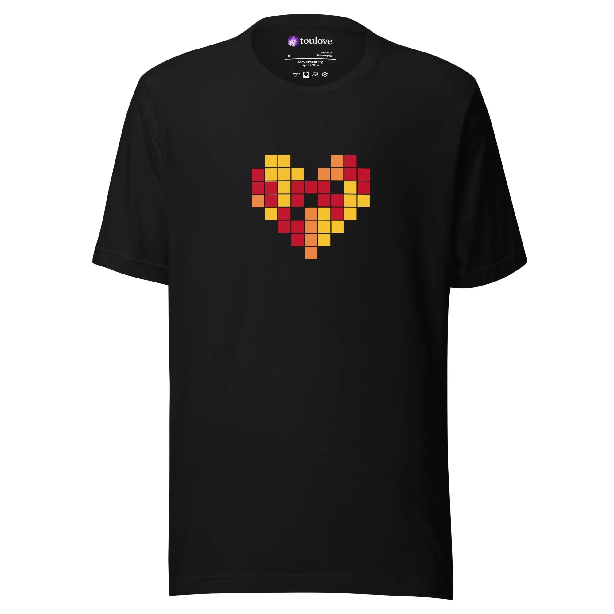 T-shirt imprimé noir unisexe avec cœur pixel rouge, jaune et orange.