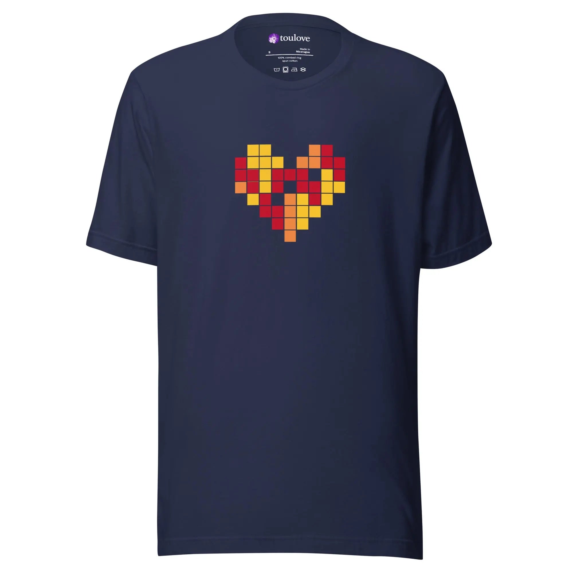 T-shirt imprimé marine unisexe avec cœur pixel coloré sur la poitrine.