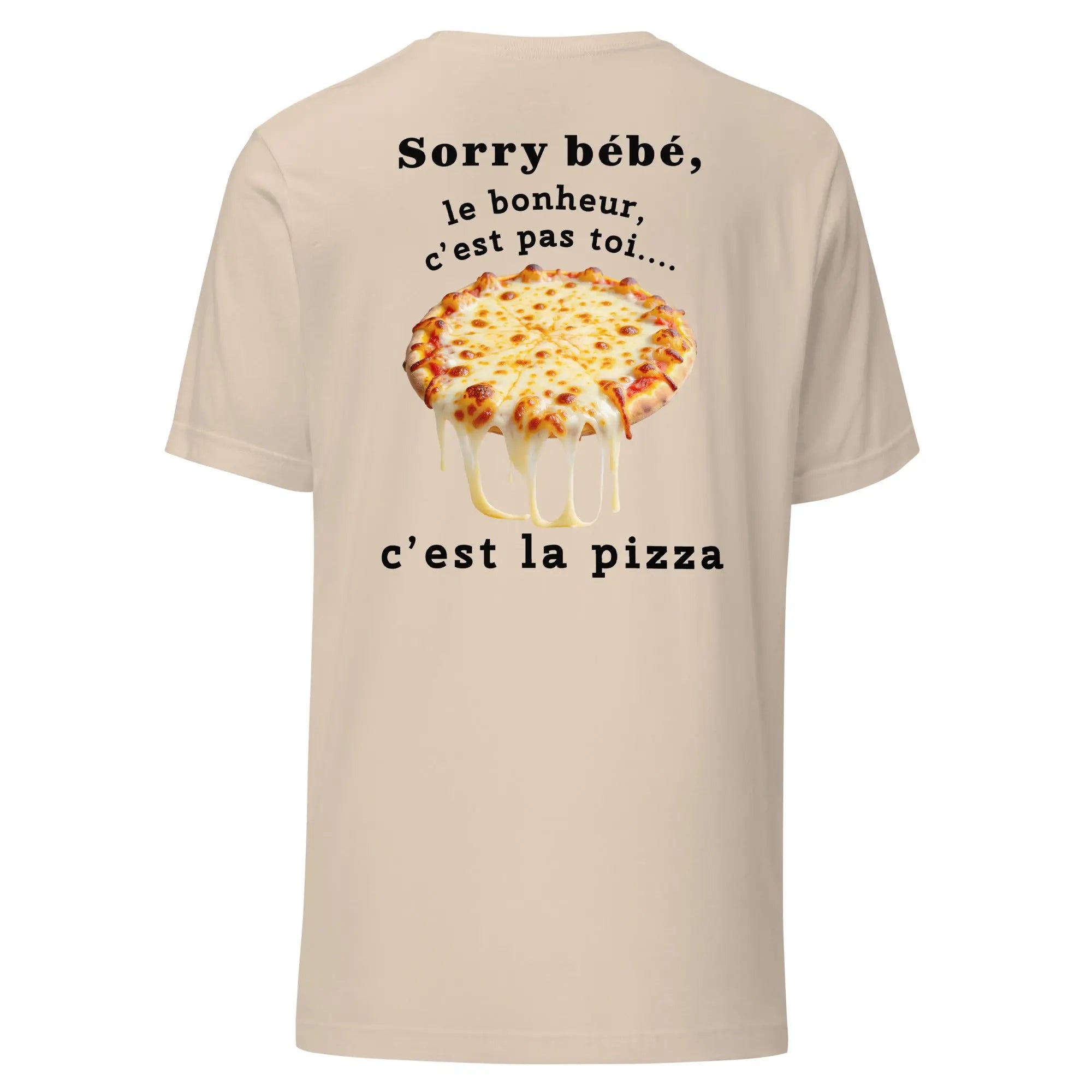 T-shirt imprimé beige unisexe avec design pizza fondante et texte humoristique au dos. Méta titre — 56 caractères :