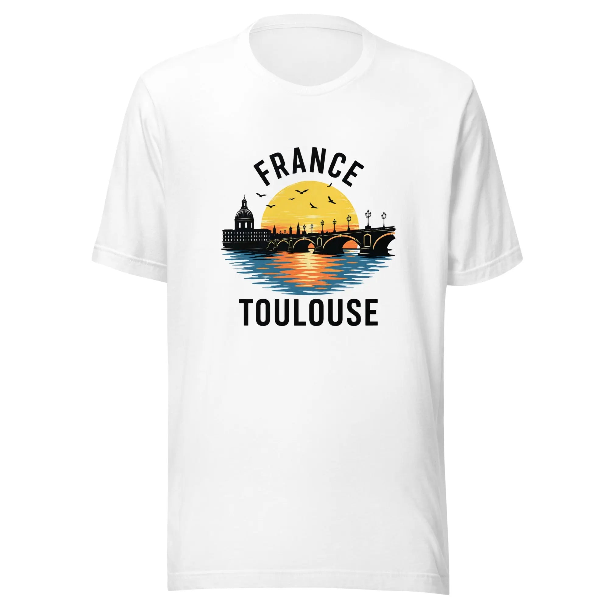 T-shirt imprimé blanc unisexe avec design France Toulouse et paysage urbain au coucher du soleil.